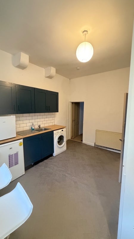 Room Burley Lodge Road in Leeds