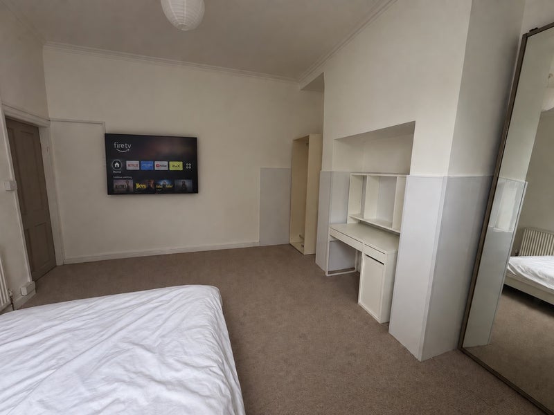 Room Burley Lodge Road in Leeds