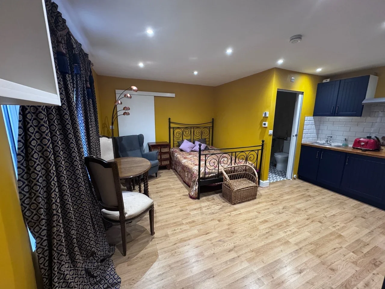 Flat Brackendale in Greater London