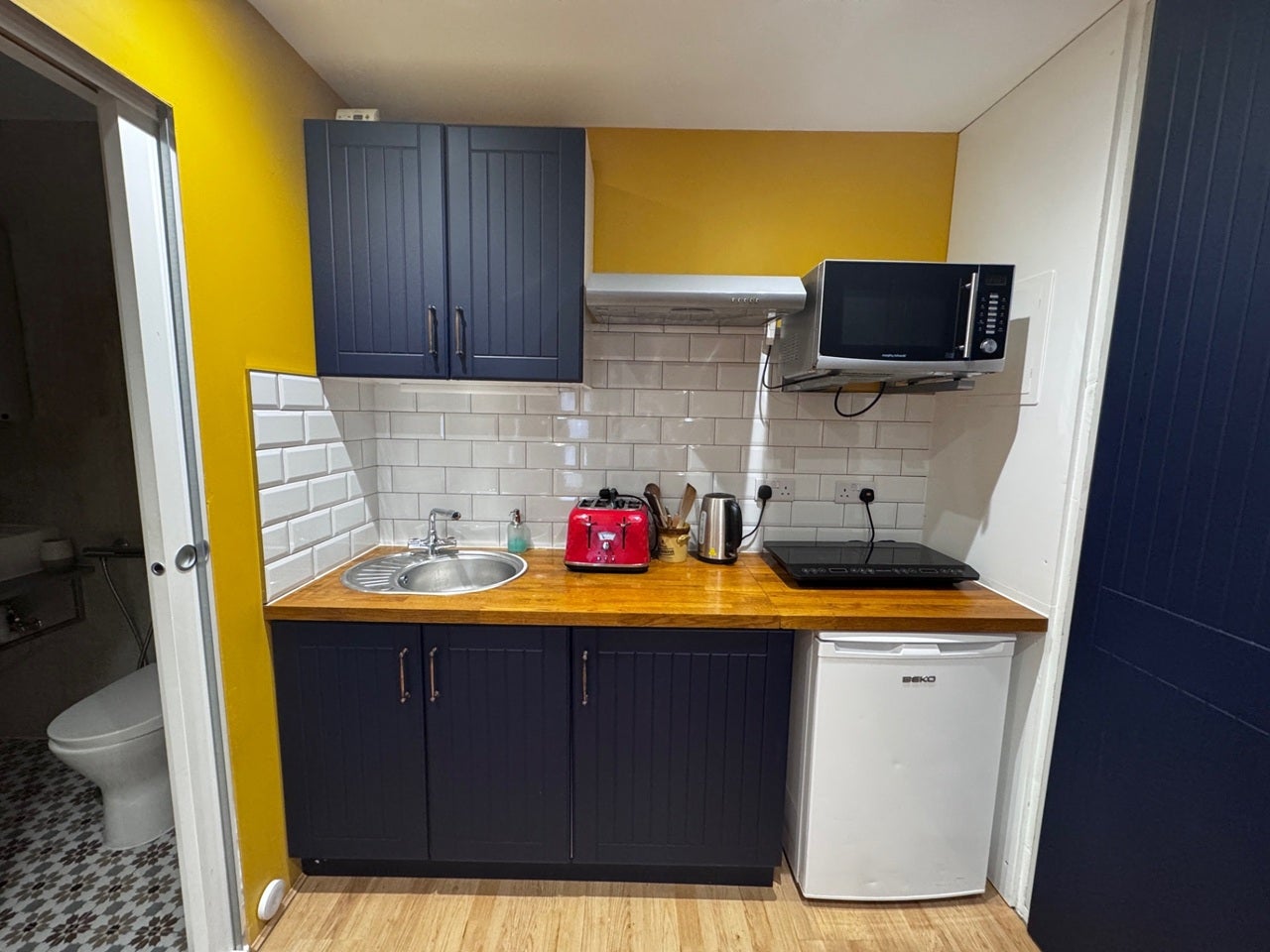 Flat Brackendale in Greater London