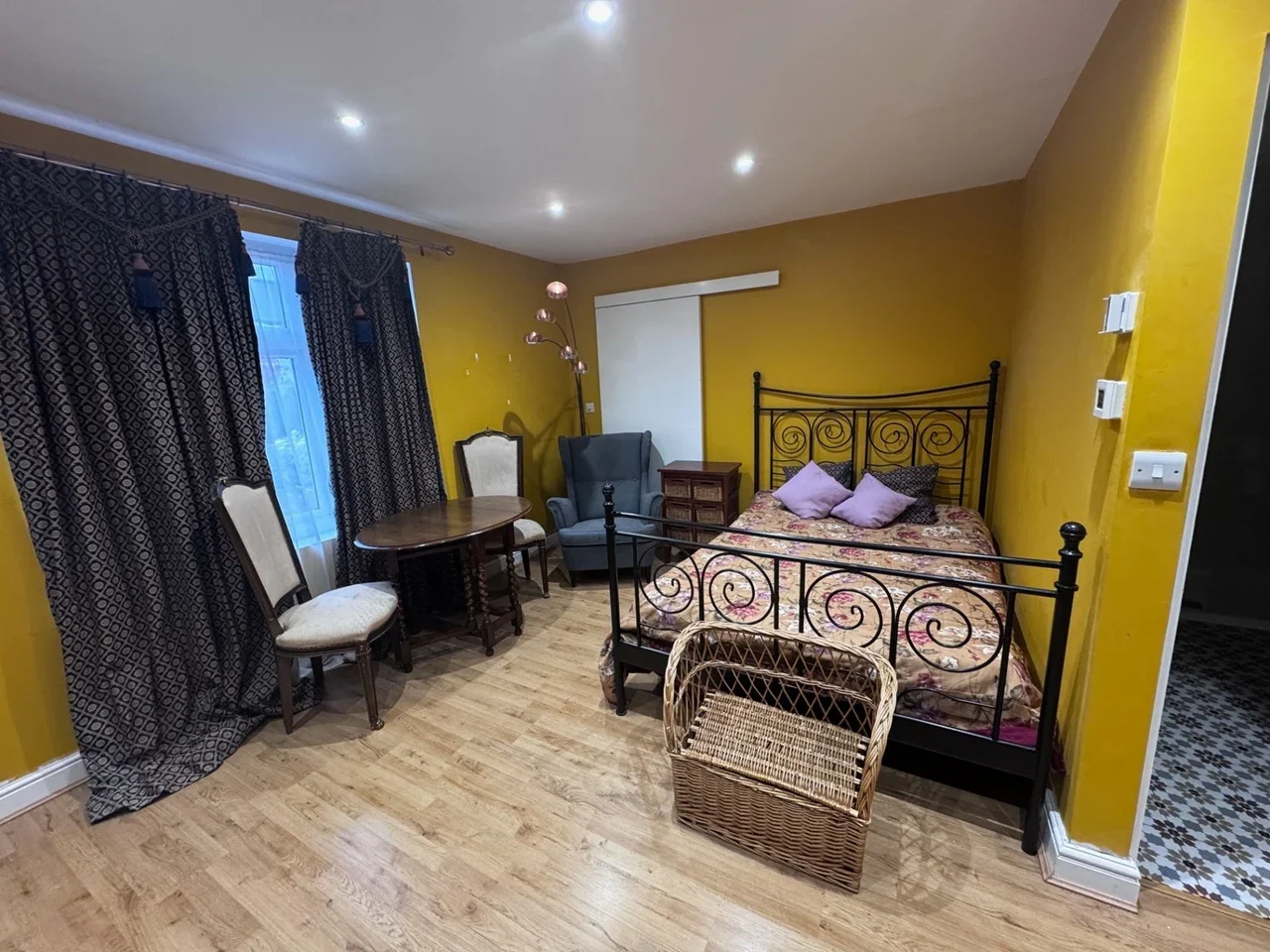 Flat Brackendale in Greater London