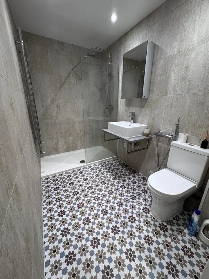 Flat Brackendale in Greater London