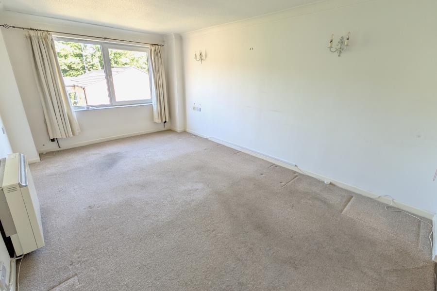 Flat Ashdown Close in Woking