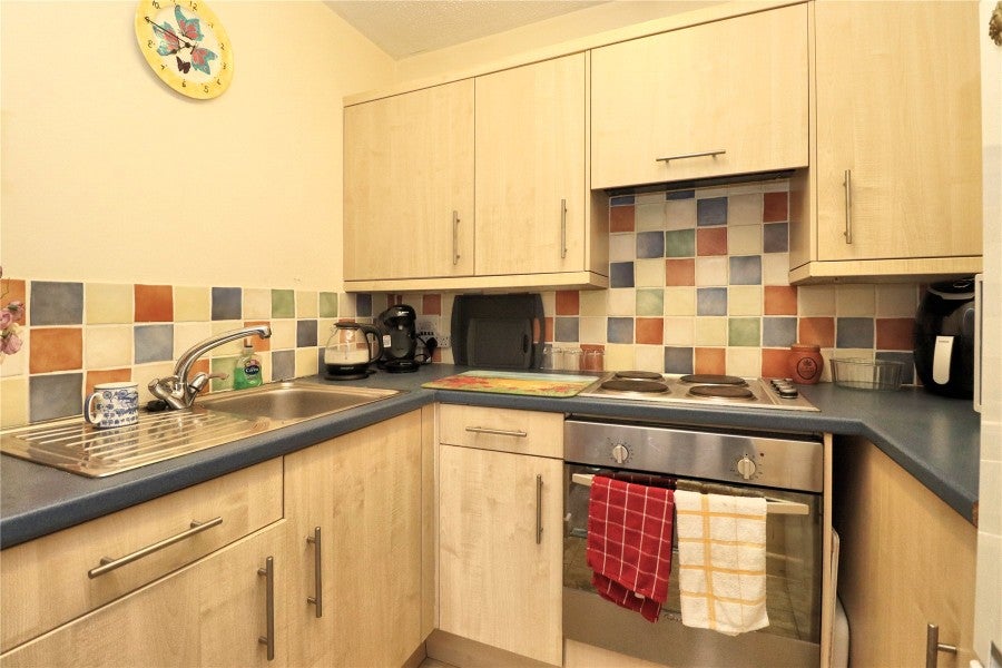 Flat Ashdown Close in Woking