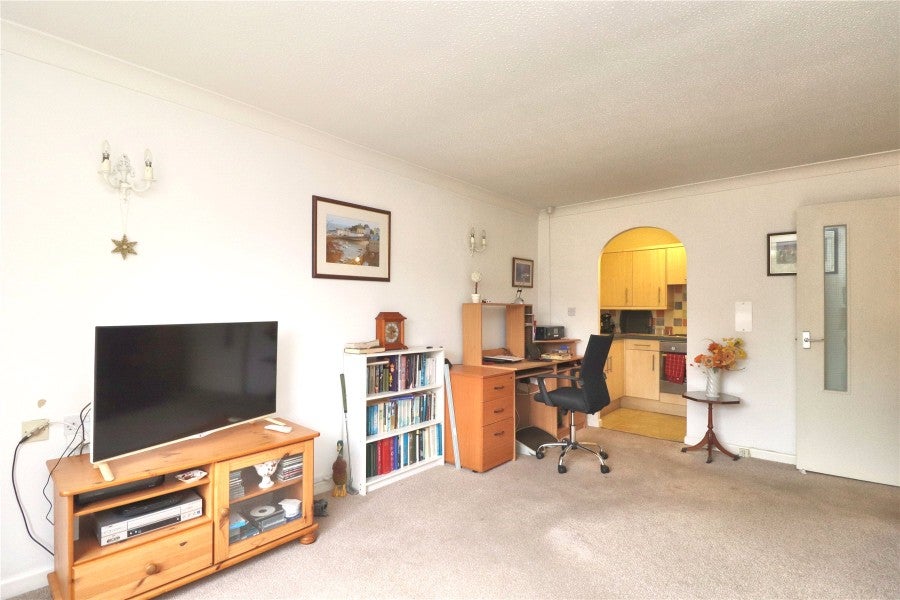 Flat Ashdown Close in Woking