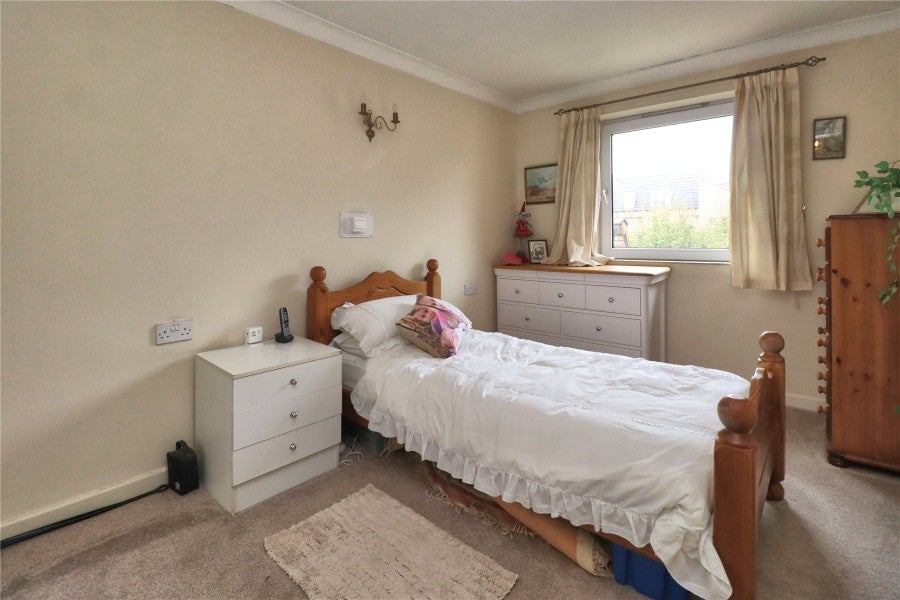 Flat Ashdown Close in Woking