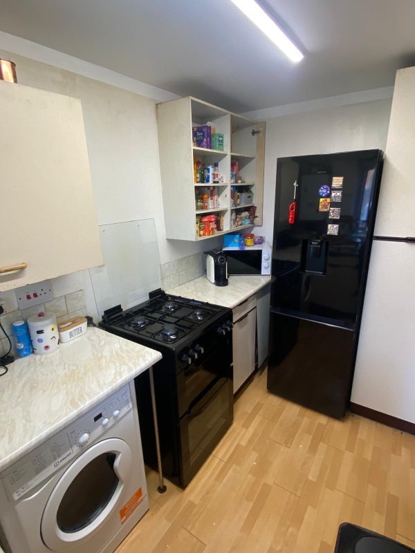 Room Nevada Close in Greater London