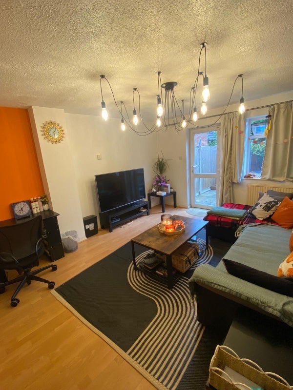 Room Nevada Close in Greater London