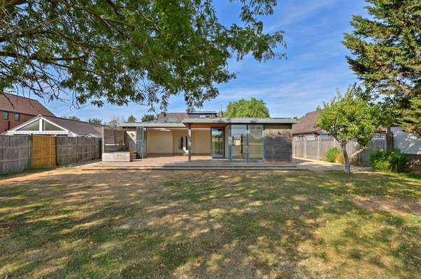 House Fifield Road in Fifield