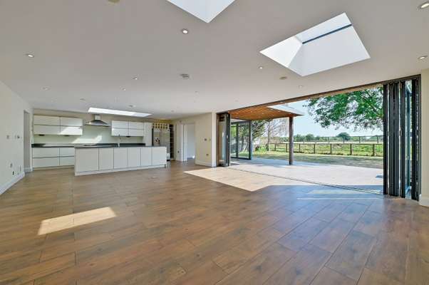 House Fifield Road in Fifield