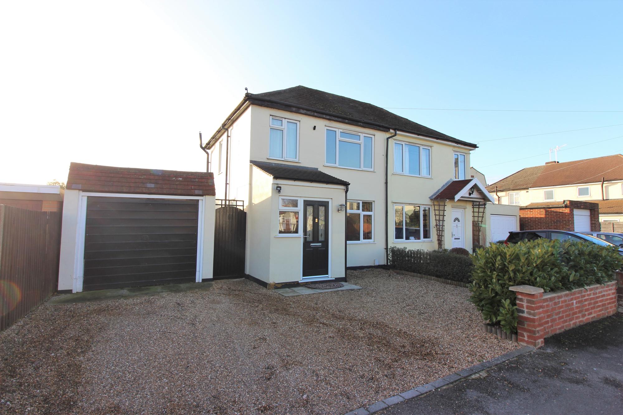 House Central Avenue in Walton on Thames