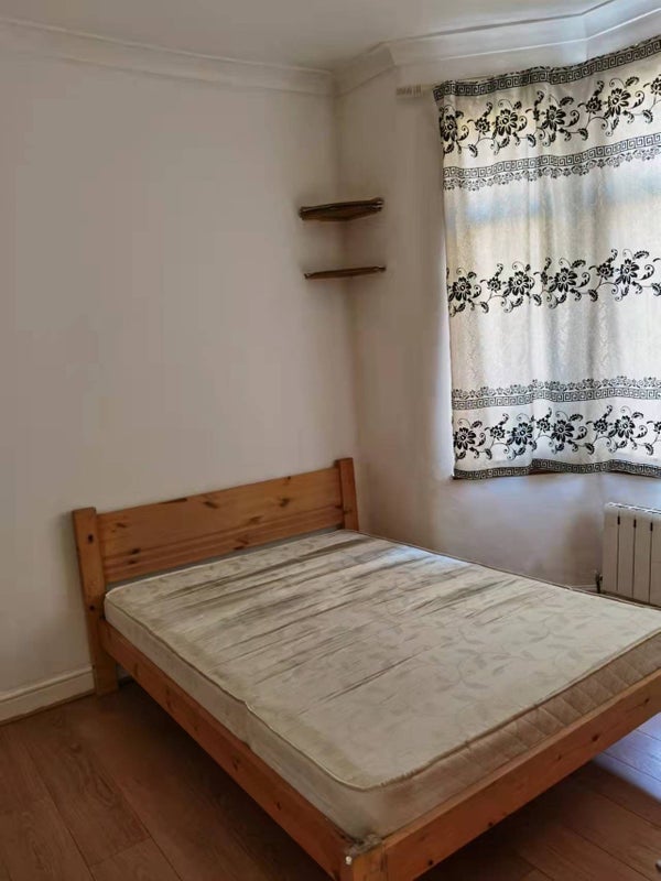 Room Livingstone Road in Greater London