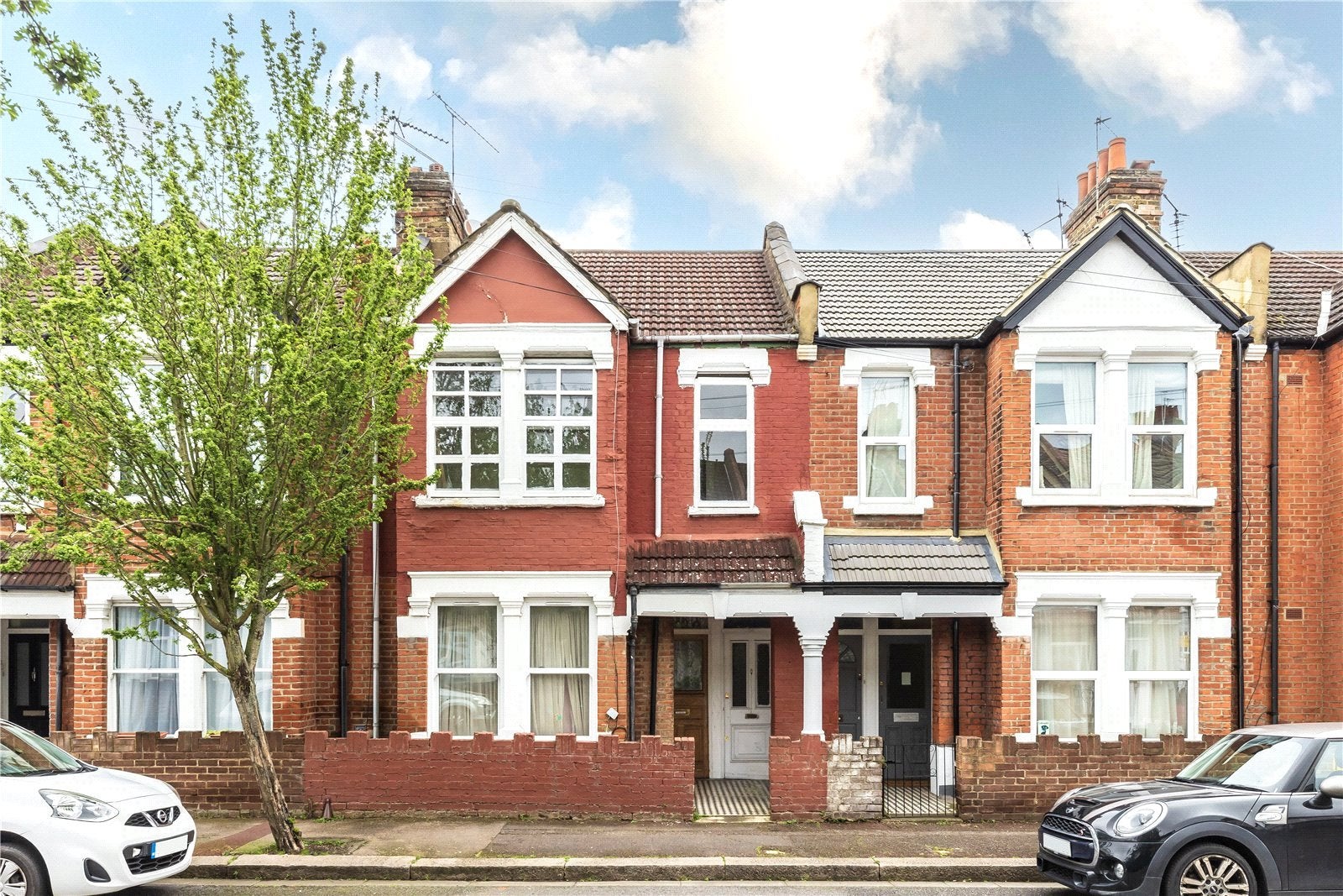 Flat Willow Vale in Greater London