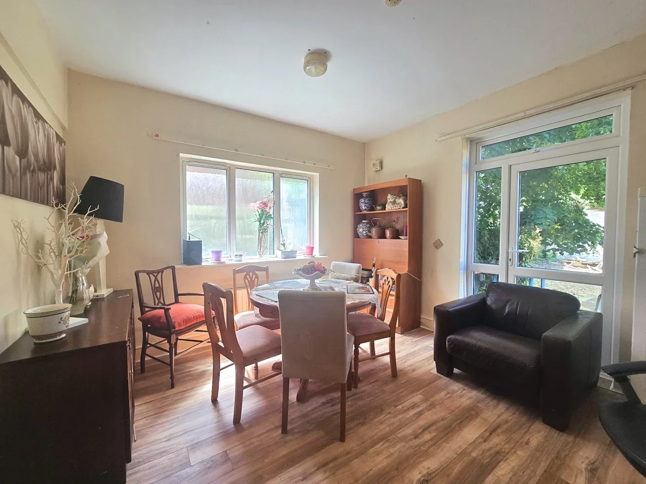 Room Church Road West in Rushmoor