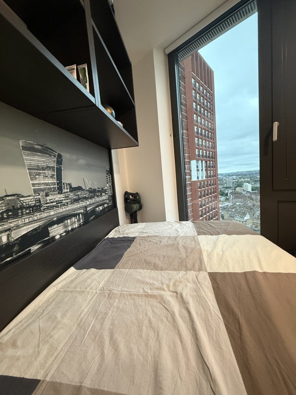 Room Miles Street in Greater London
