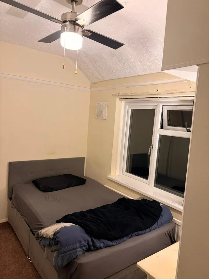Room Cumberland Avenue in Slough