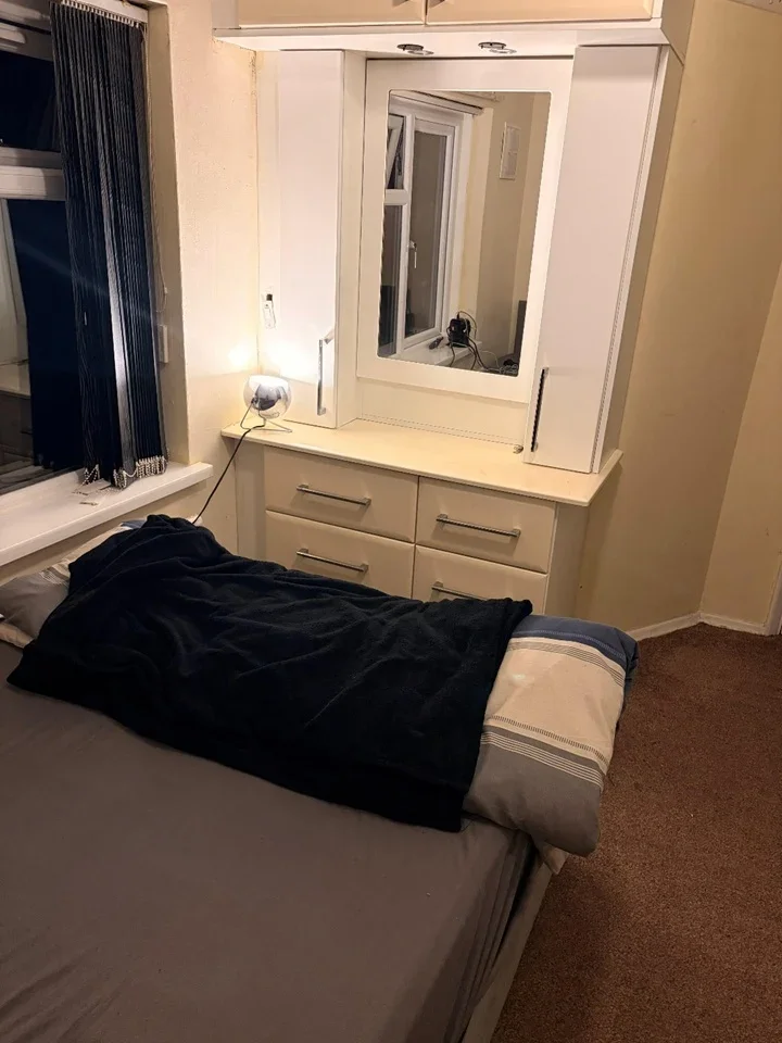 Room Cumberland Avenue in Slough