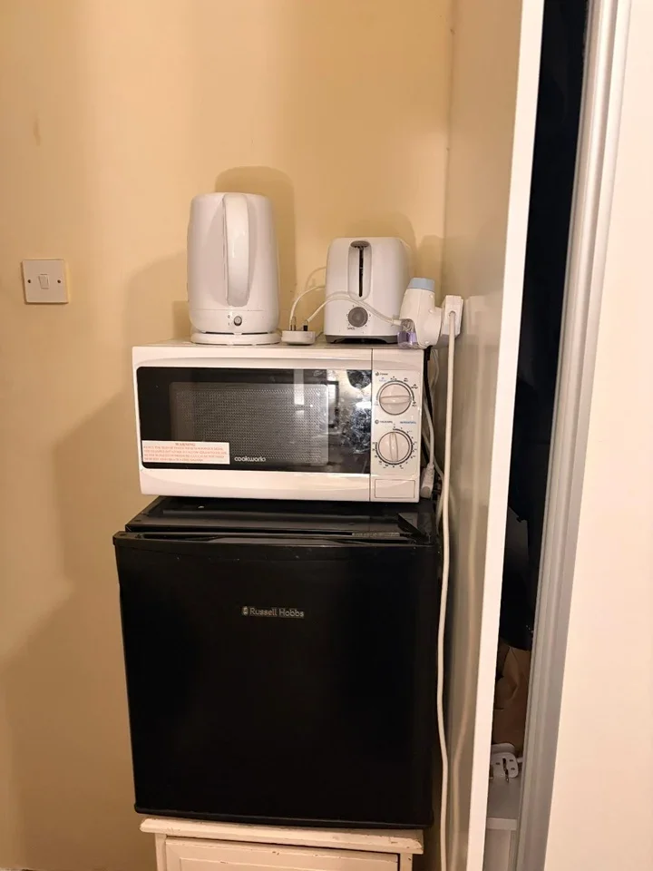 Room Cumberland Avenue in Slough