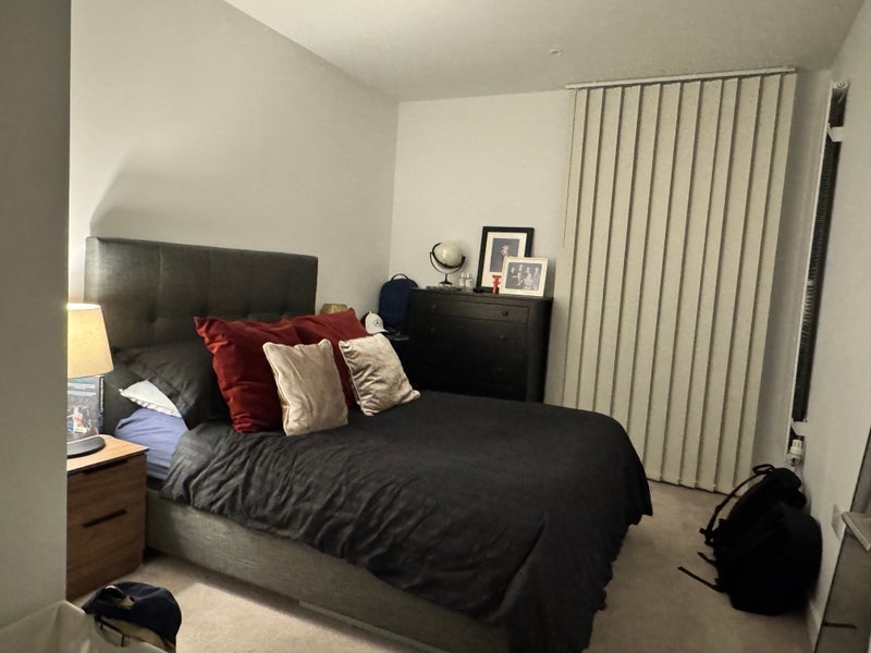 Flat Regalia Close in Greater London