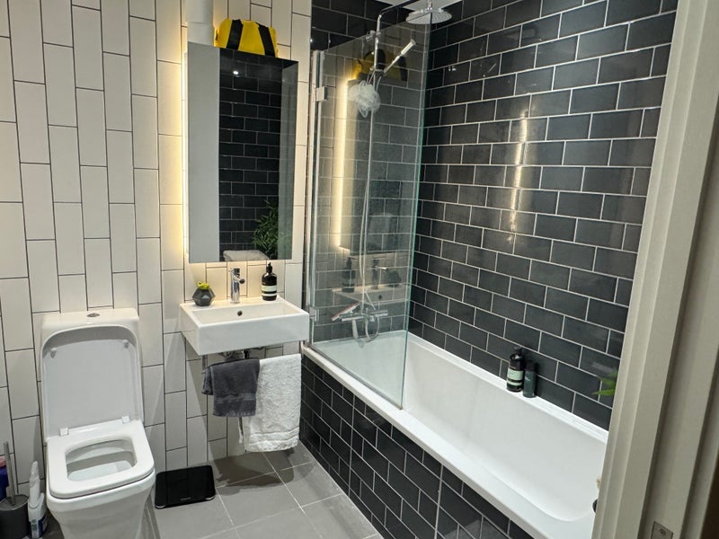 Flat Regalia Close in Greater London