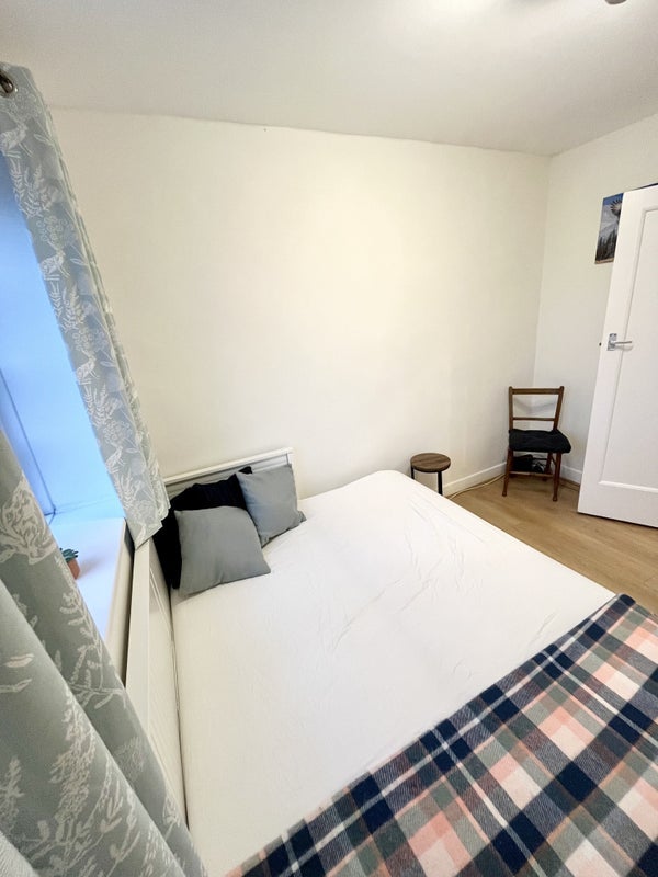 Room Streatham High Road in Greater London