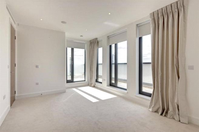 Flat Llanvanor Road in Greater London