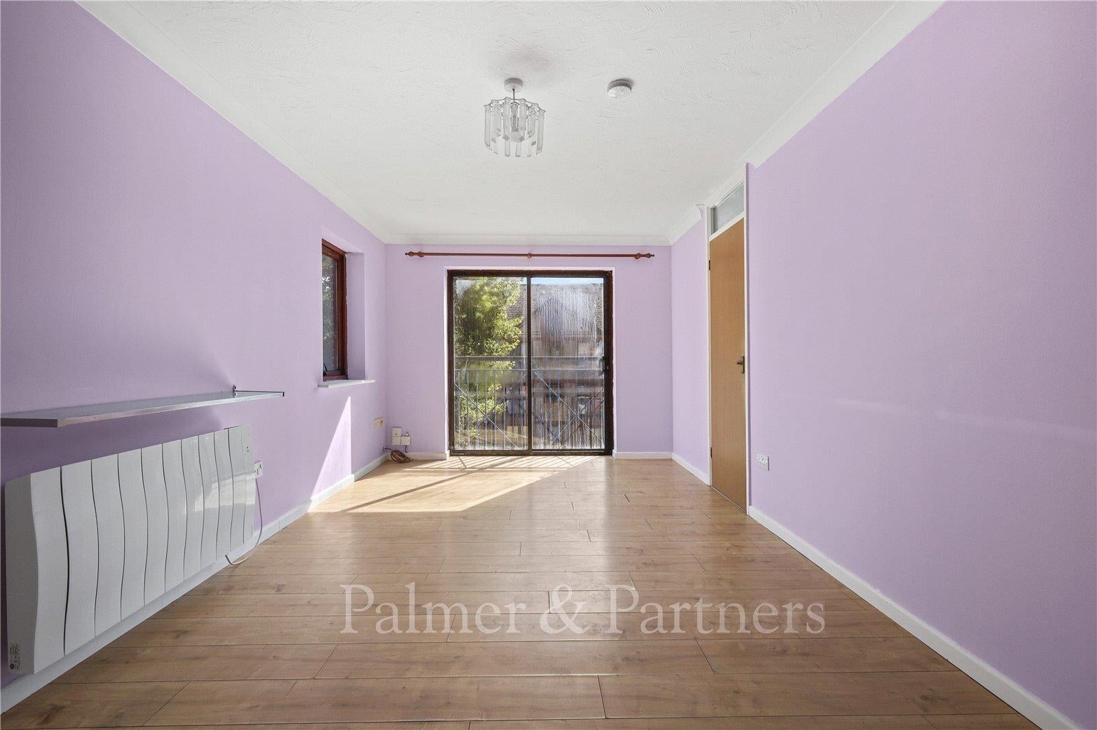 Flat Claremont Heights in Colchester