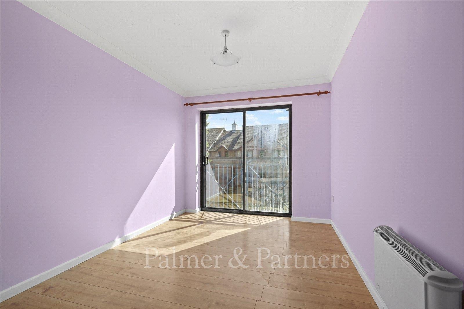 Flat Claremont Heights in Colchester