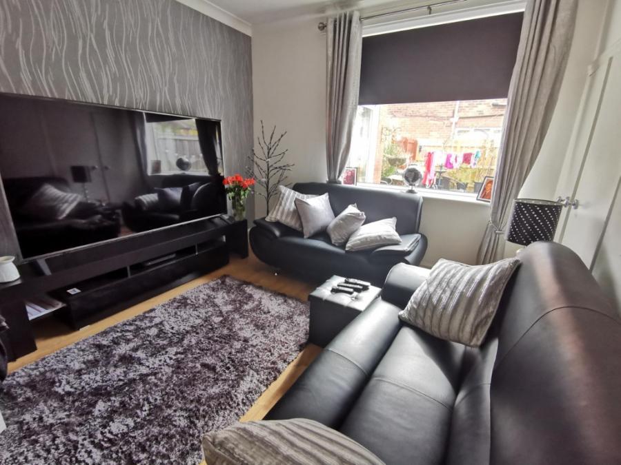 Flat Marondale Avenue in Newcastle upon Tyne