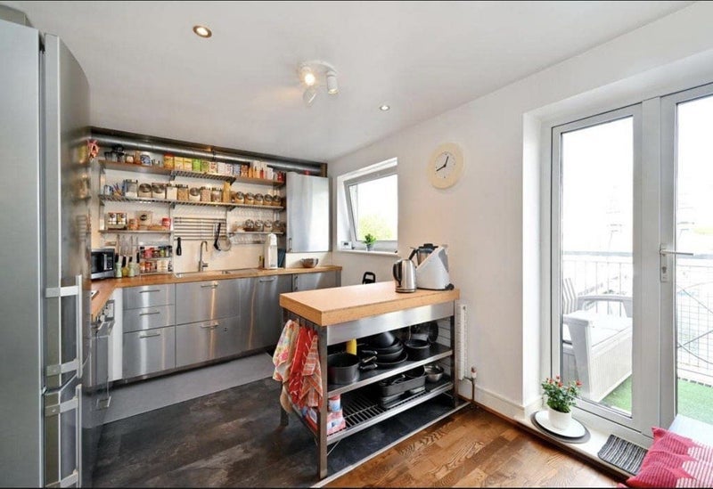 Room Dockers Tanner Road in Greater London