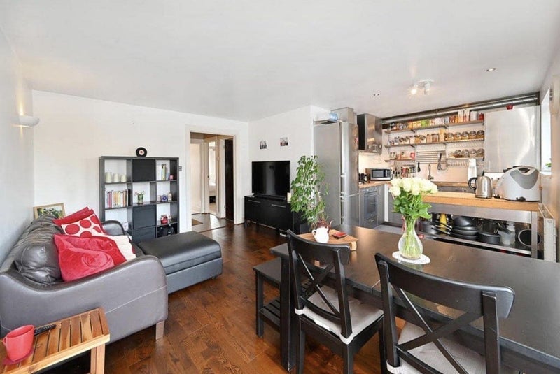 Room Dockers Tanner Road in Greater London