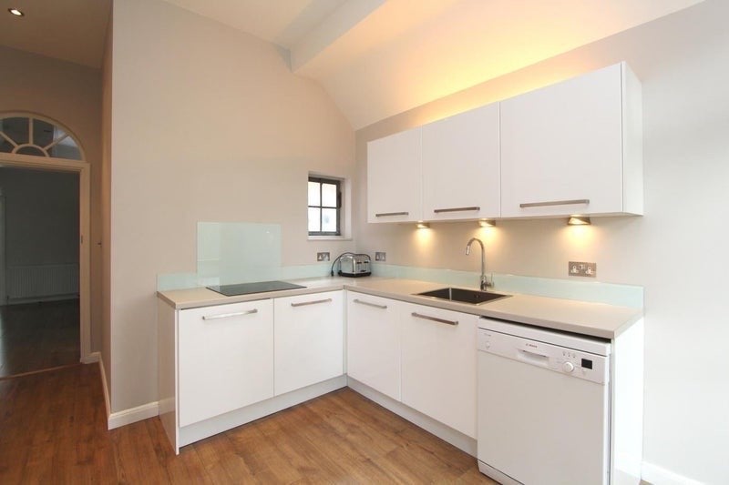 Room Woodgrange Avenue in Greater London