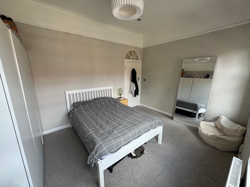 Room Woodgrange Avenue in Greater London