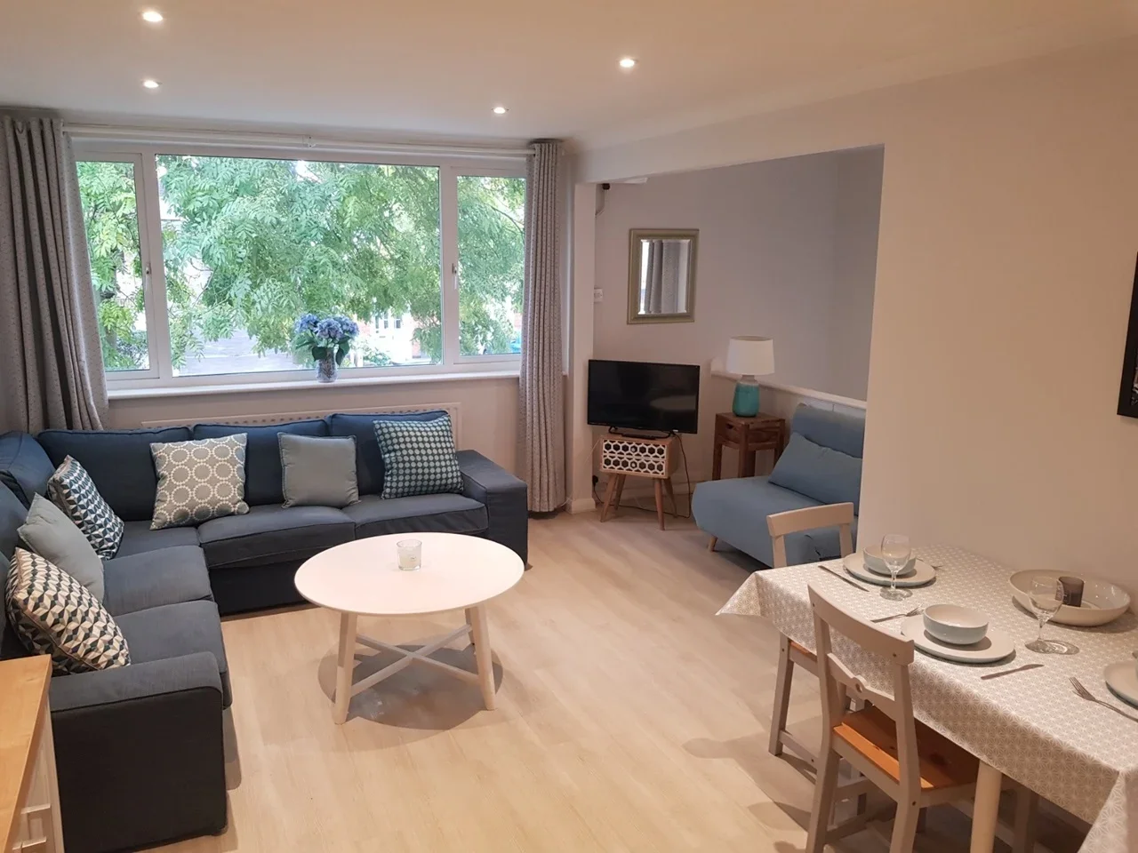 Flat Dukes Avenue in Greater London