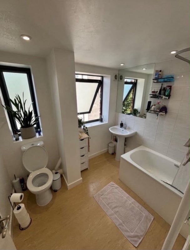 Room Brixton Road in Greater London