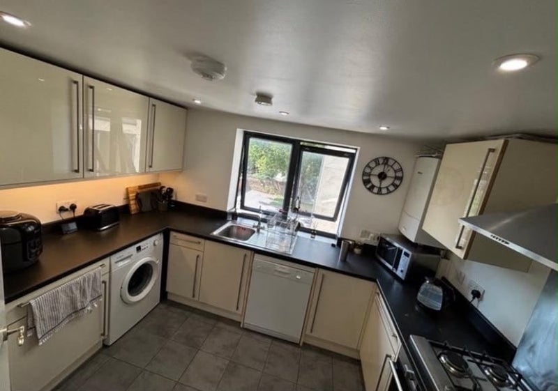 Room Brixton Road in Greater London