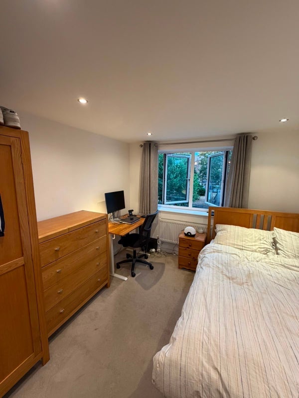 Room Brixton Road in Greater London