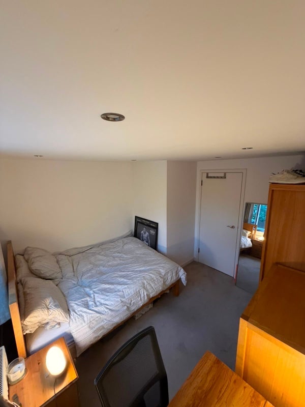 Room Brixton Road in Greater London