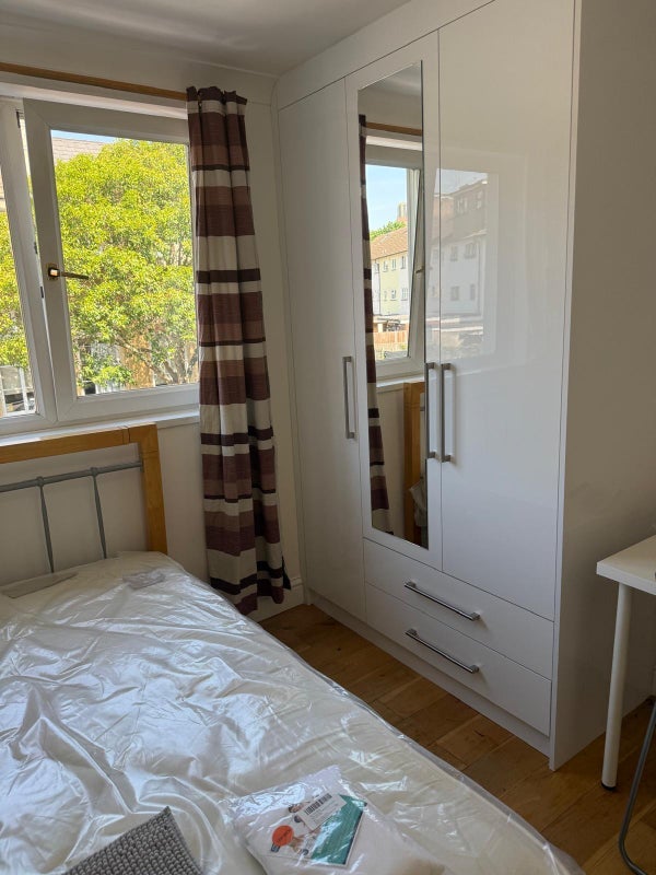 Room Strattondale Street in Greater London