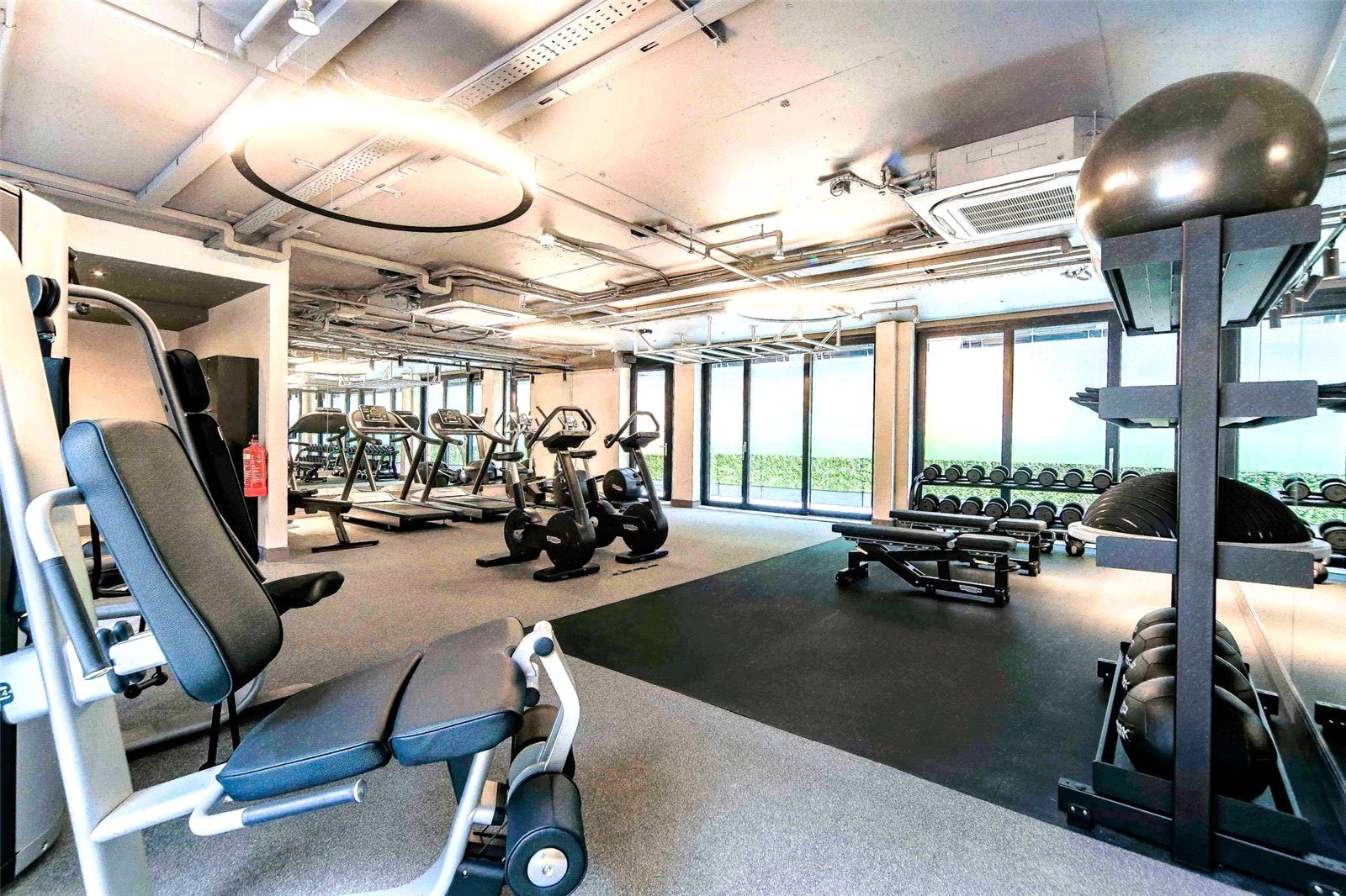 Flat Finchley Road in Greater London
