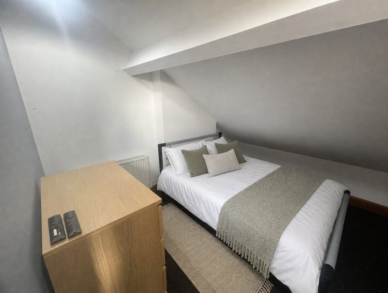 Room Sherwin Road in Nottingham