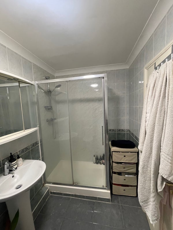 Room Theed Street in Greater London