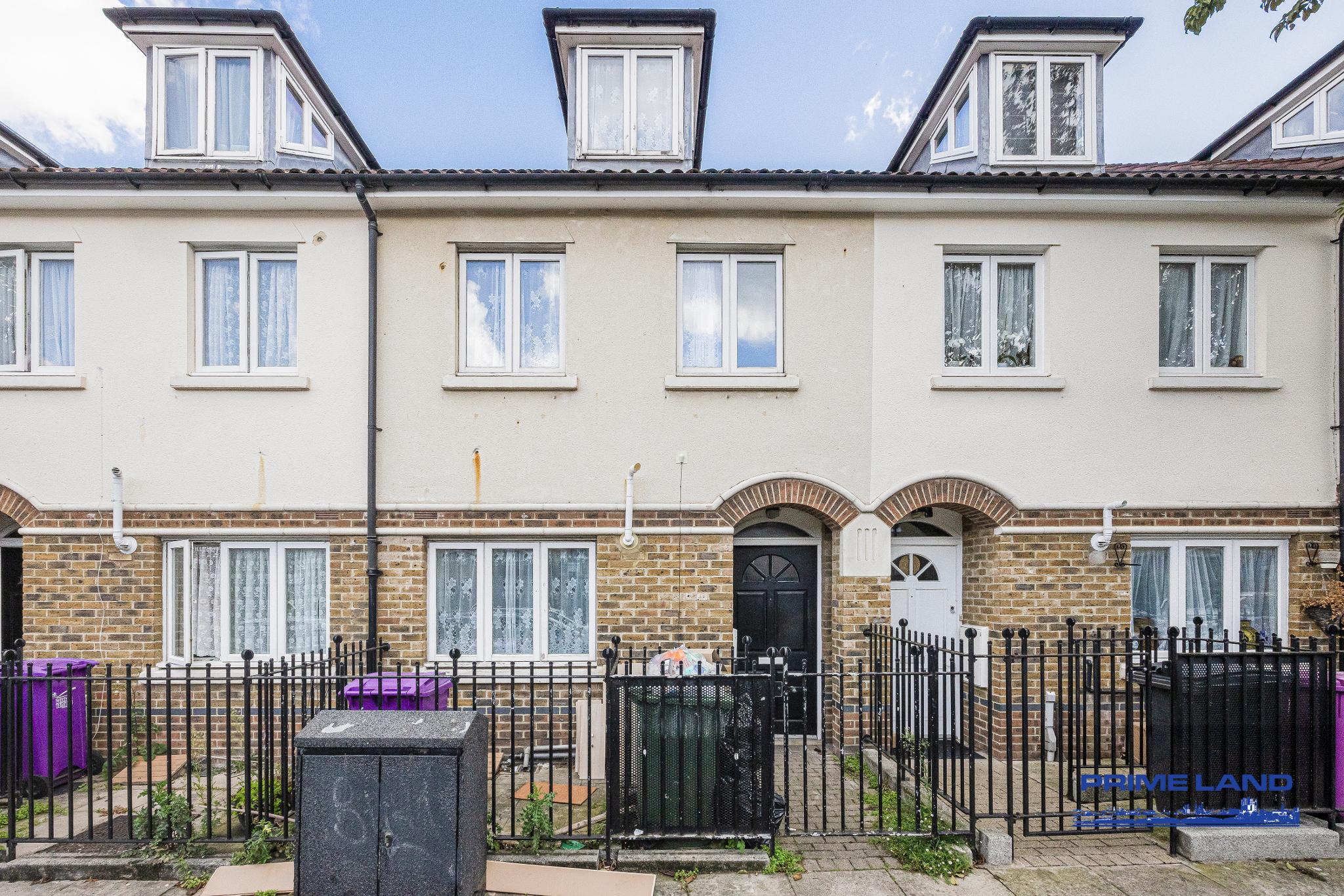 Room Galsworthy Avenue in Greater London