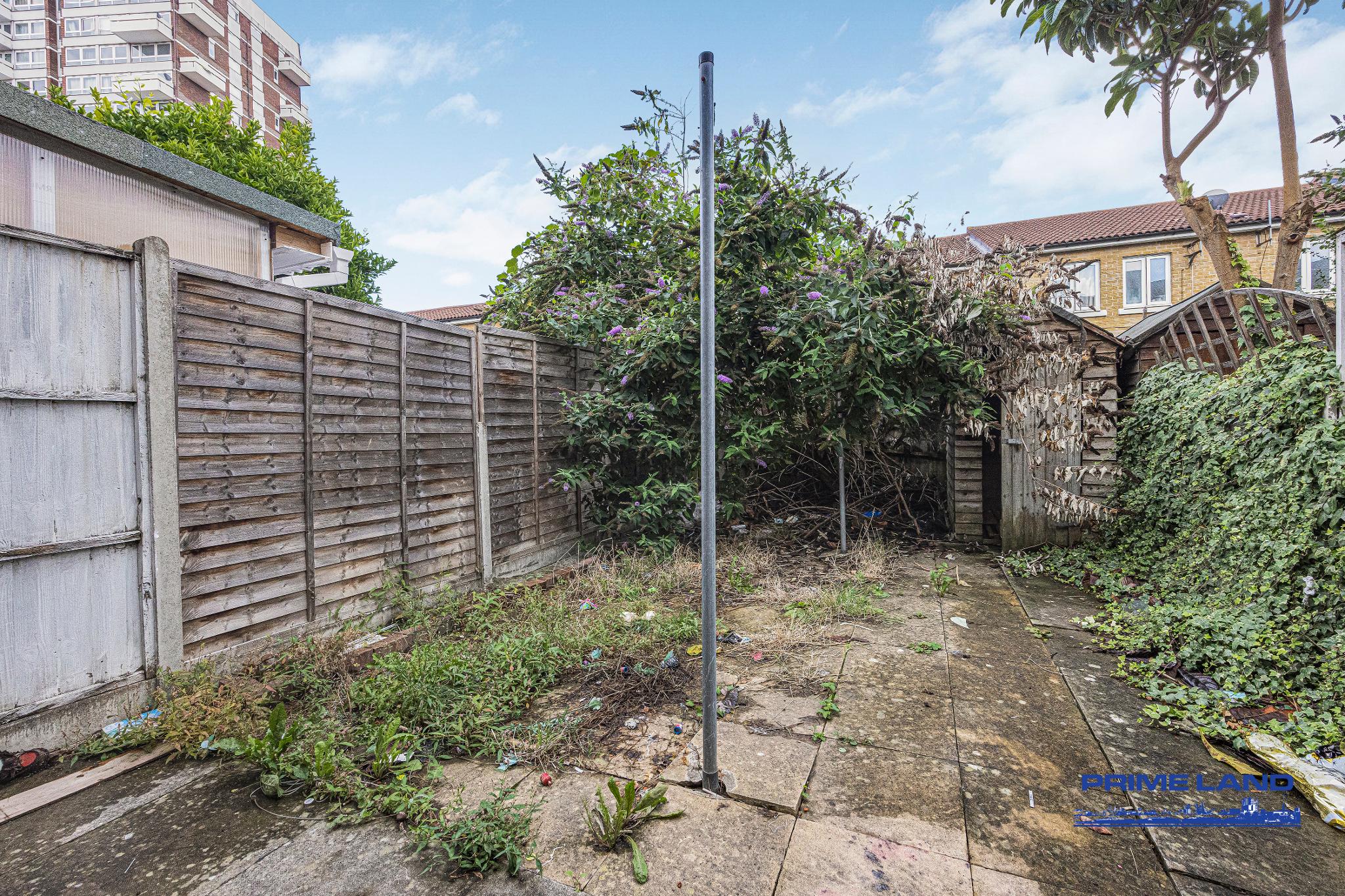 Room Galsworthy Avenue in Greater London