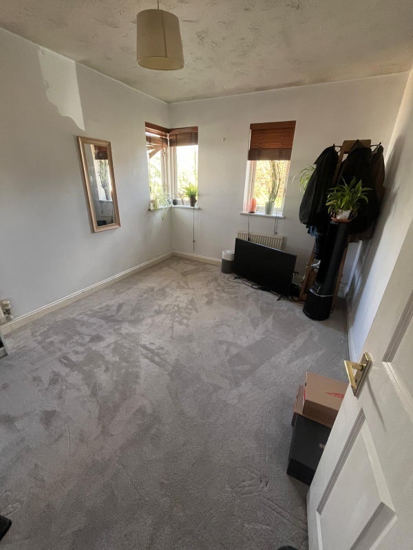Room Tauheed Close in Greater London