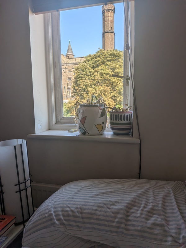 Room Tauheed Close in Greater London