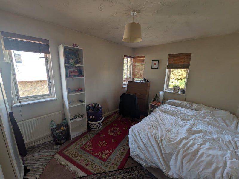Room Tauheed Close in Greater London