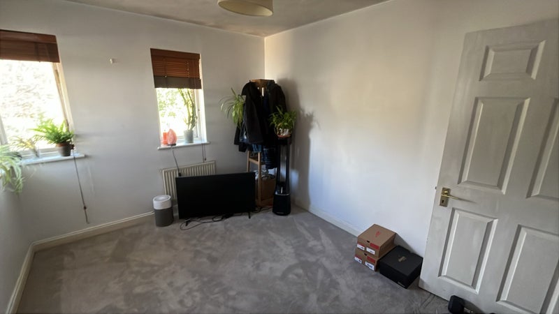 Room Tauheed Close in Greater London