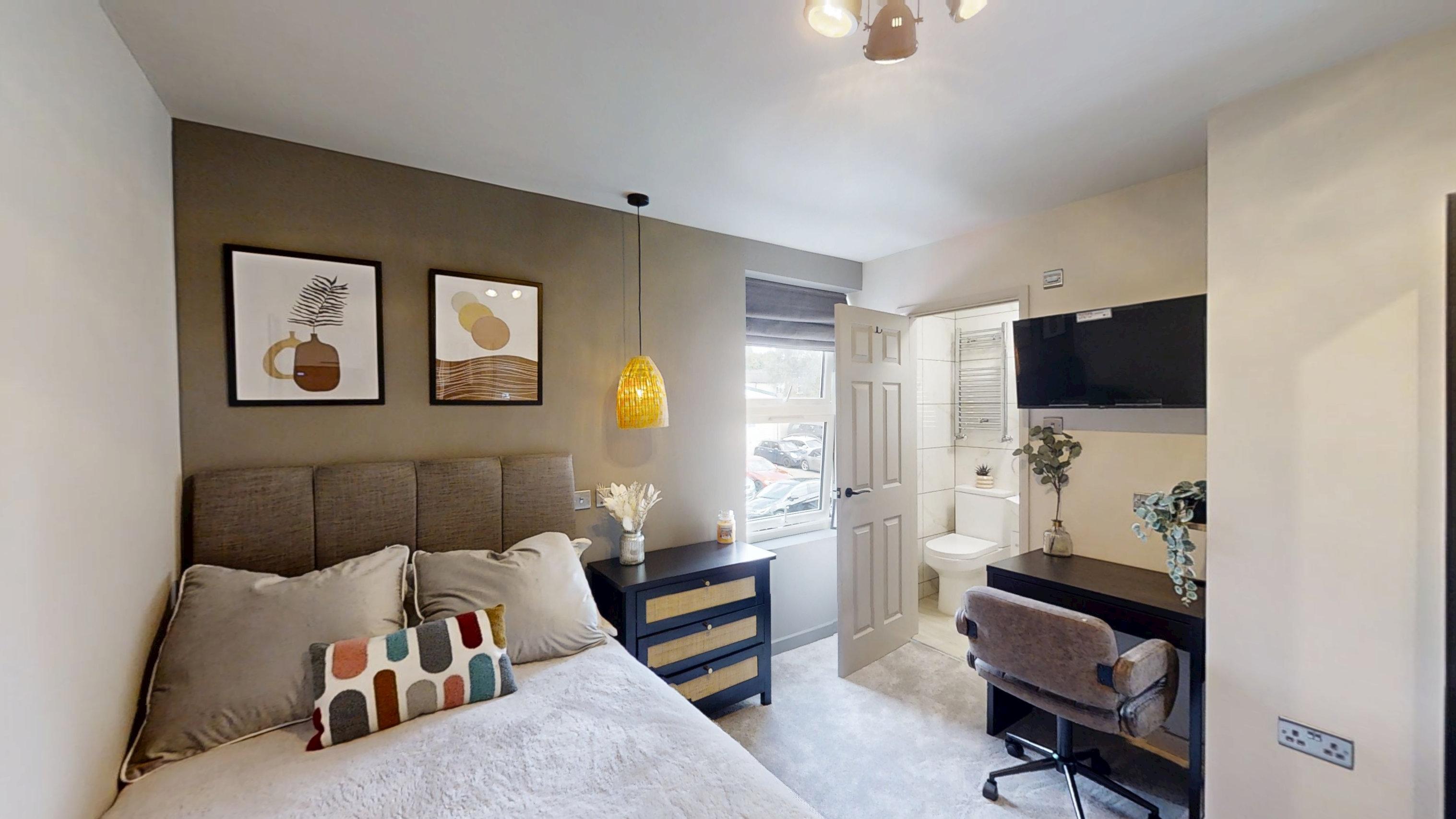 Room Rawdon Road in Maidstone