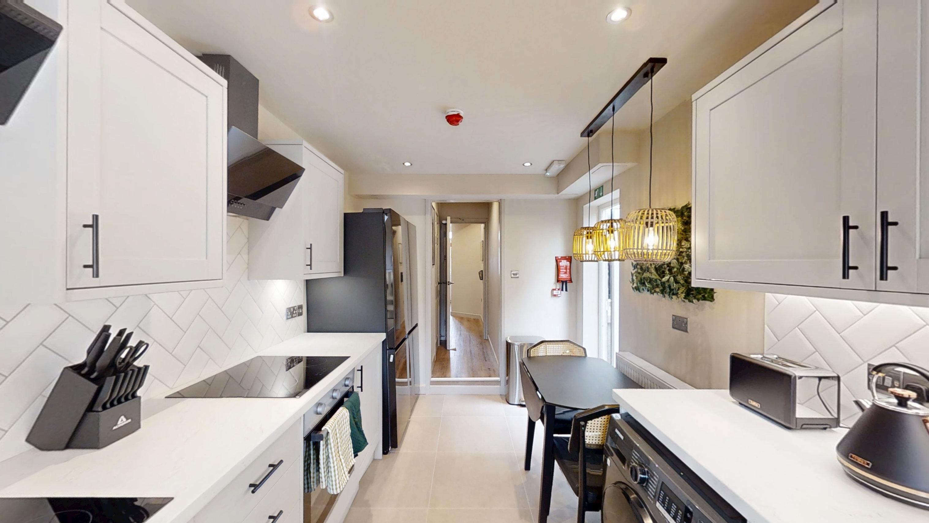 Room Rawdon Road in Maidstone